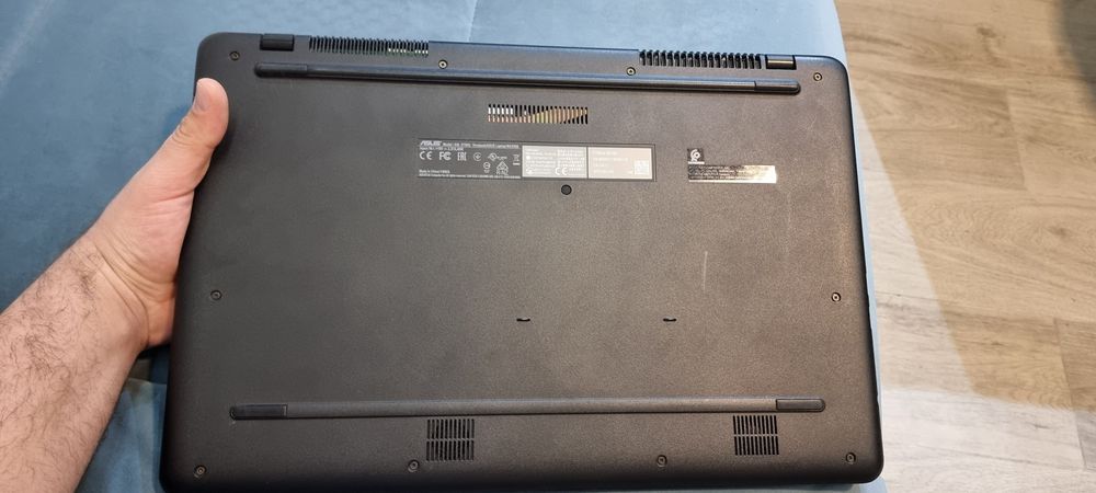 Laptop Asus Vivobook 17"