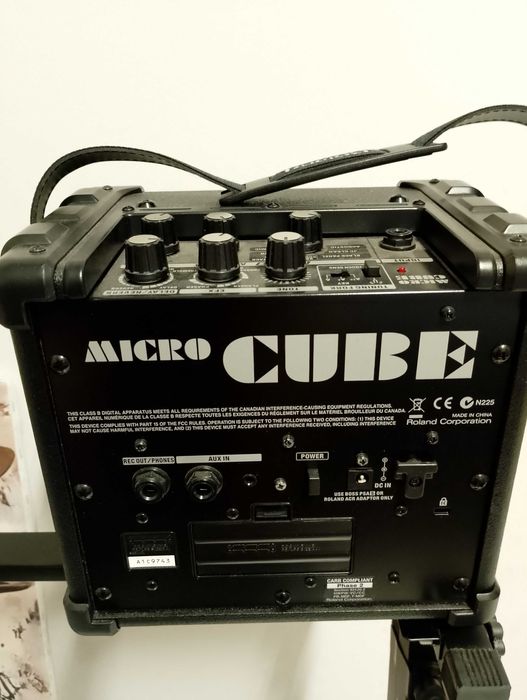Продавам усилвател за китара Roland Micro Cube.