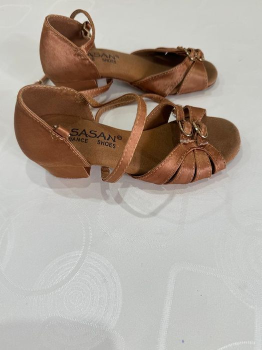 Одежда на бальные танцы