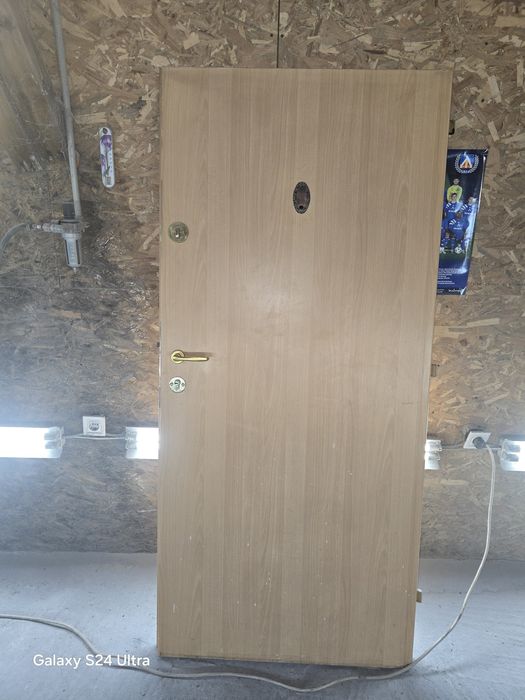 Блиндирана врата