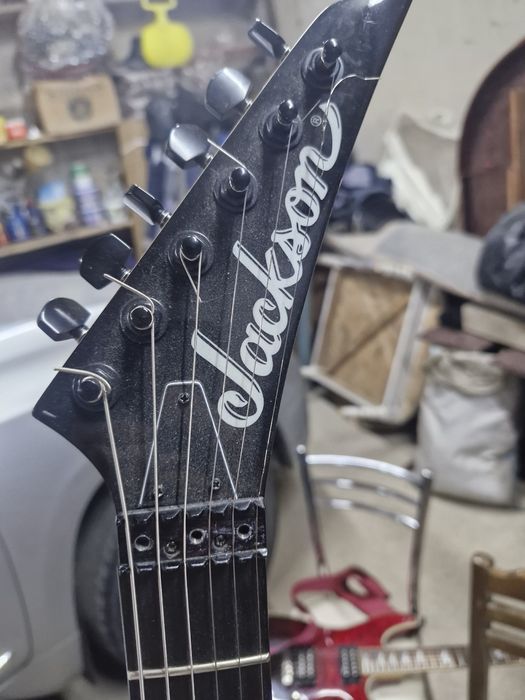 Продам электрогитару jackson js11