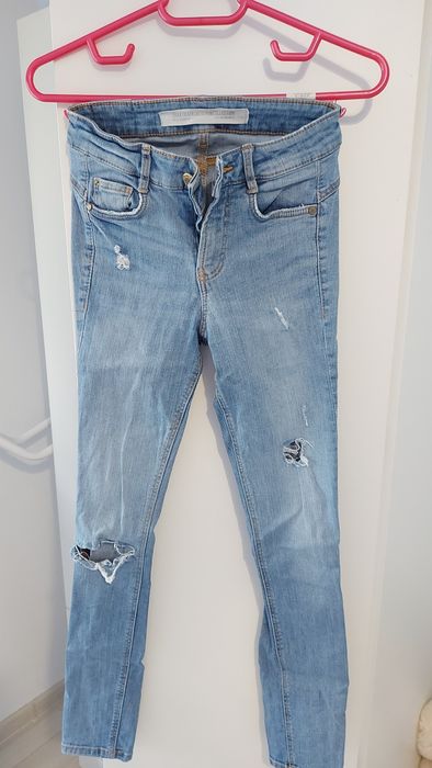 Vand blugi dama ZARA marimea 32