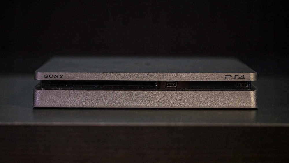 PlayStation 4 Slim 500GB/PS4/ПС4/Плейстейшън 4 + 1 Джойстик + 2 Игри + 1 Година Гаранция