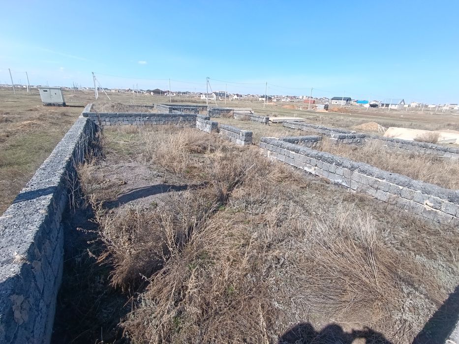 Продам 10 соток с материалом