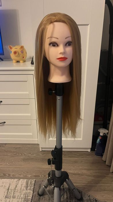 Ideal pentru vopsit,cap de manechin,par bogat si lung