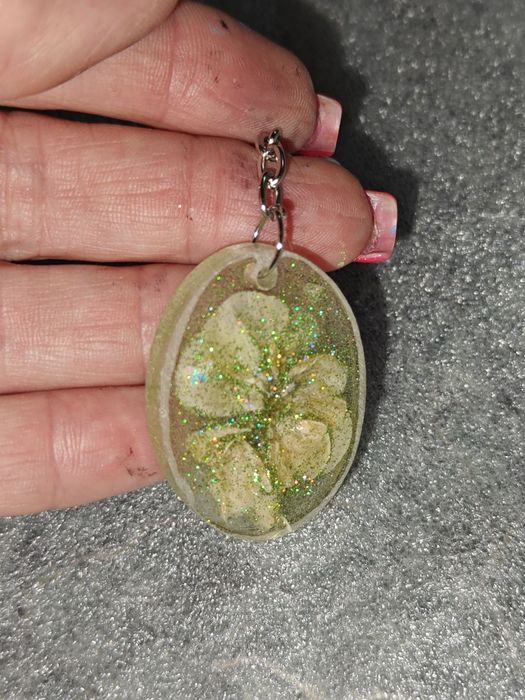 Продам брелки из эбоксидной смолы