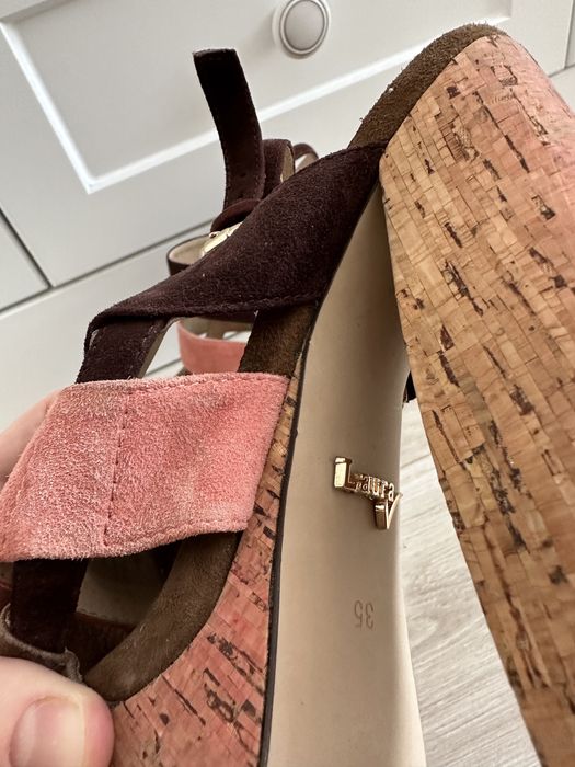 Продам босоножки