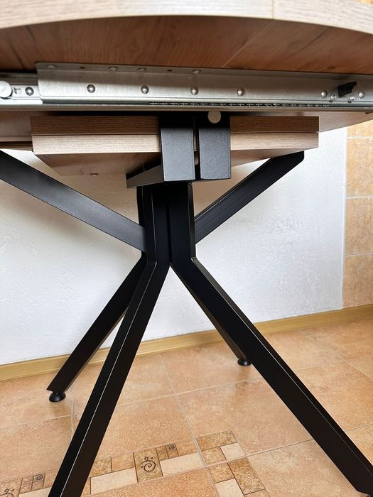 Стол для кухни и гостиной