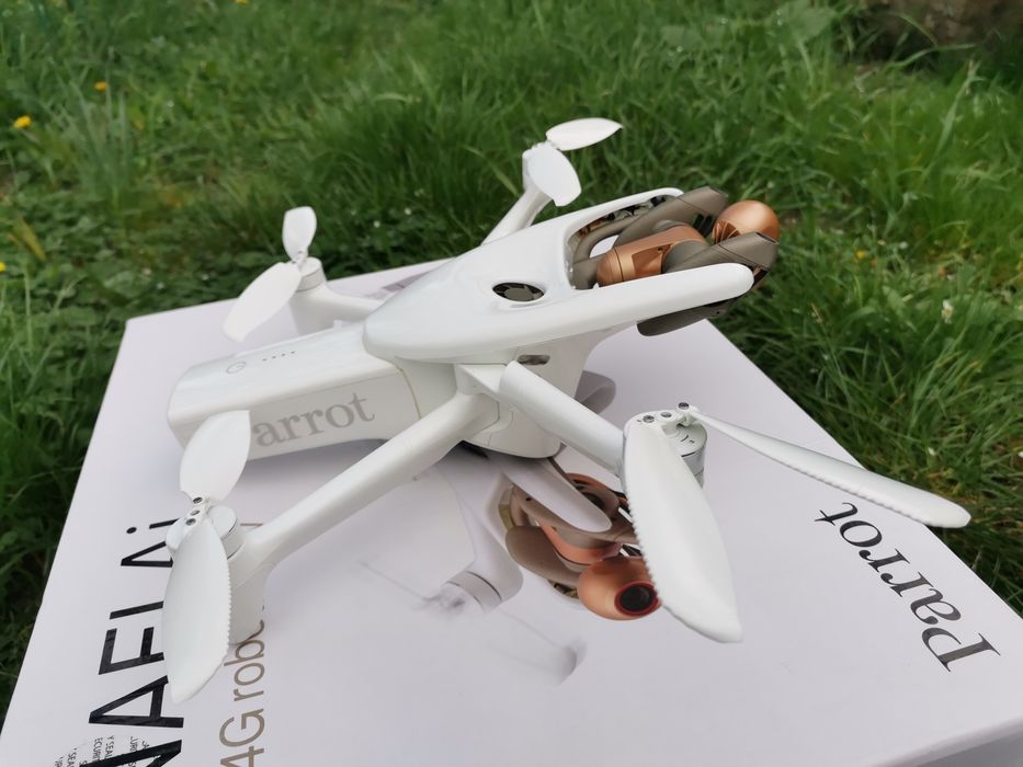 Drona Parrot Anafi Ai  4G Robotic UAV  + ipad mini 6