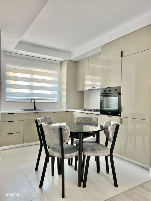 Vila 4 camere, Comsopolis
