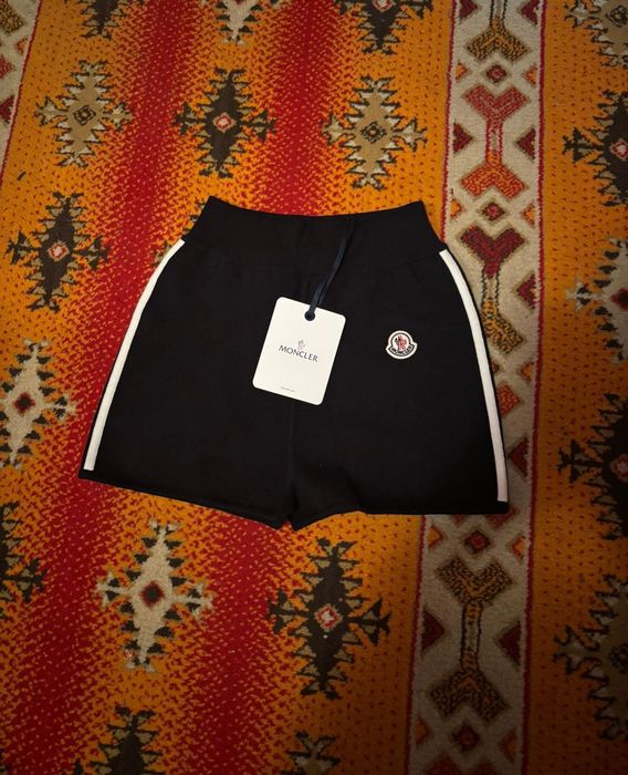 Pantalon scurt moncler cu dunga alba