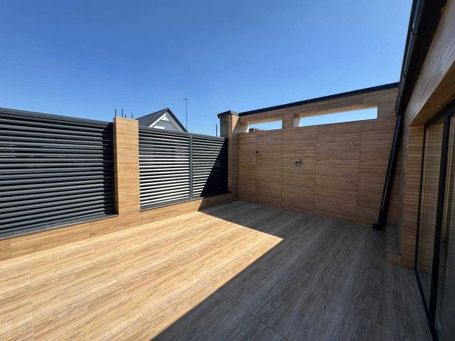 4х уровневый Дом, 9- комнат, с 2 террасами, ор-р Саламатина.