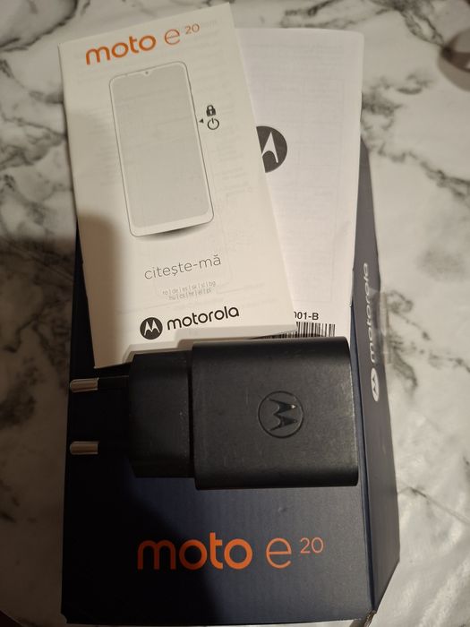 Телефон Моторола Motoe20