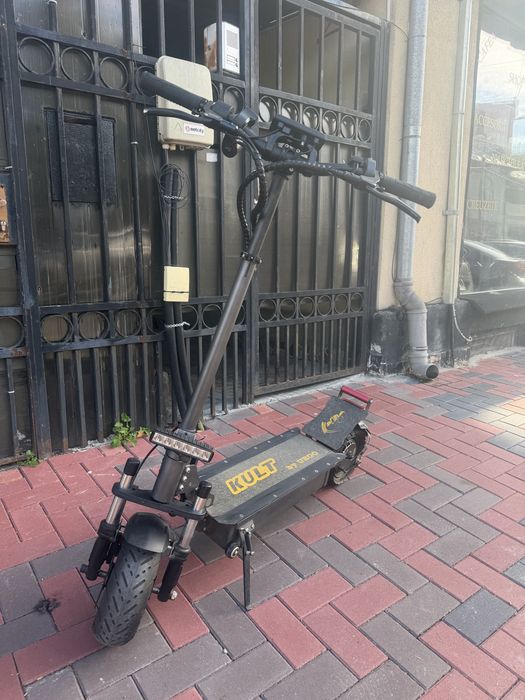 Trotinetă electrică KULT by UBGO II – 1000W – 48V / 24Ah