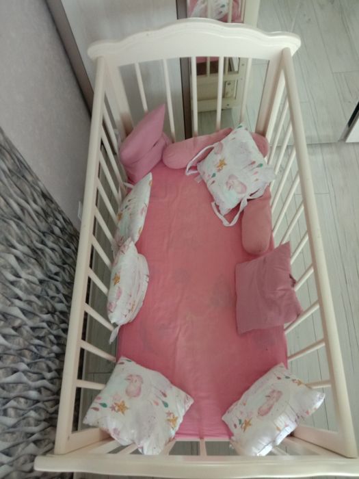 Детская кроватка с матрацем