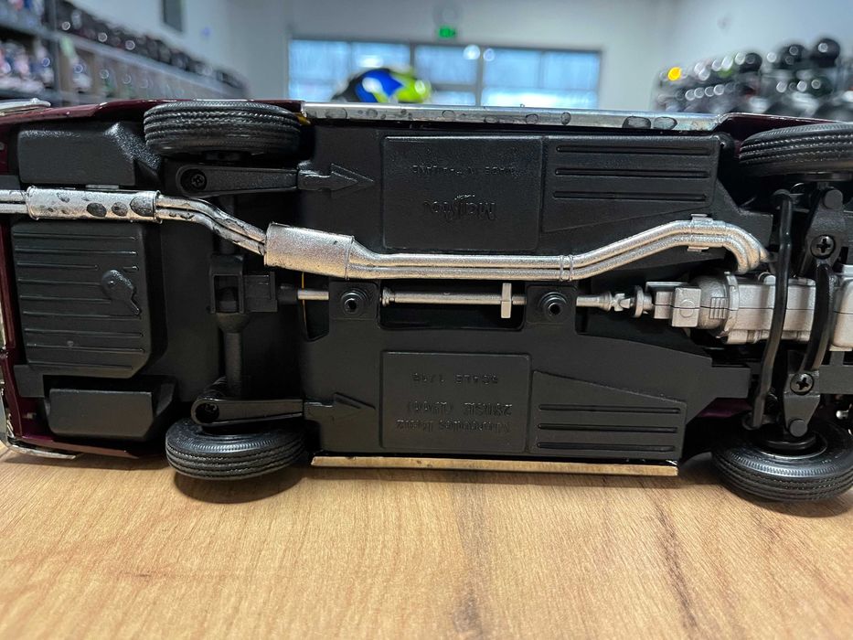 MAISTO  колекционерски модел MERCEDES 280SE ROADSTER 1966 г.  1:18