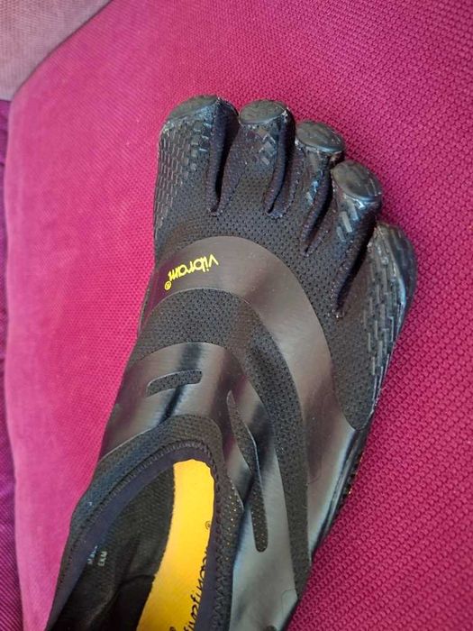 Pantofi trekking Vibram Fiefingers marimea 43