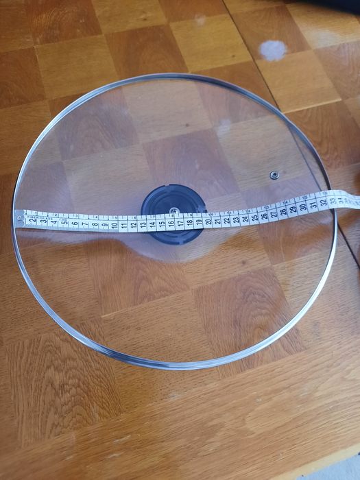 Capac  de sticla. cu diametrui de 32 cm