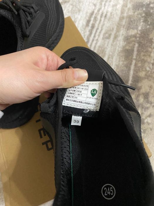 Кроссовки новые унисекс