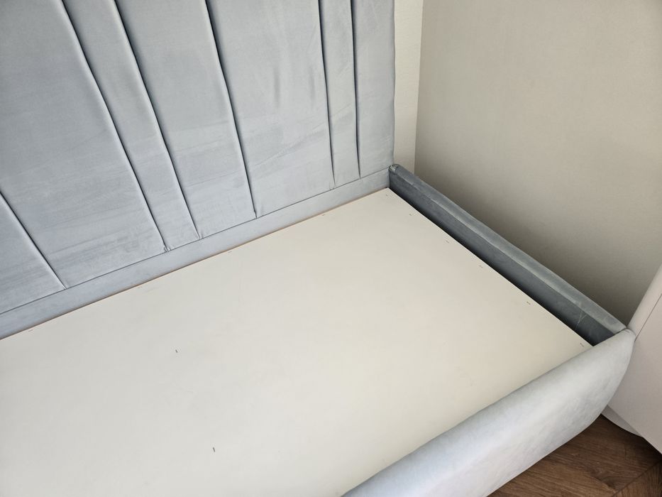 Тапицирано единично легло 90х200 - бледо зелено