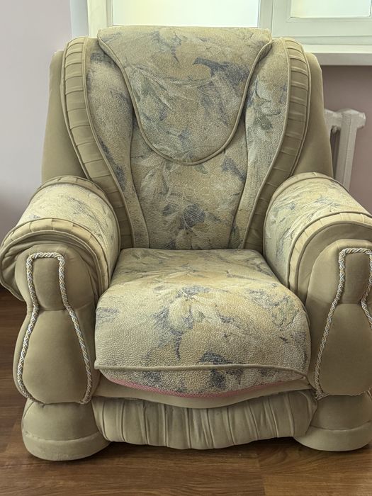 Продам диван с креслами