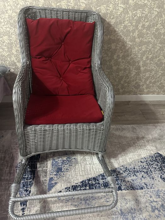 Продам,Кресло -Качалка , ротанг