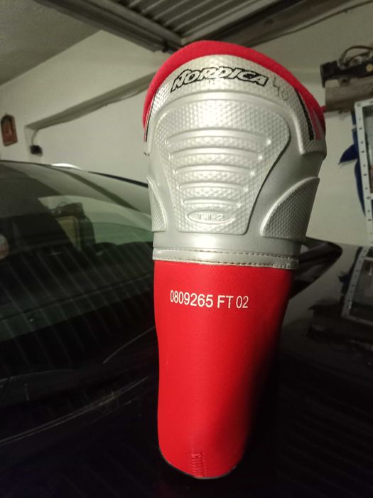 ски обувки„Нордика„/26-26.5см/+ ски каска-  22+25 евро.