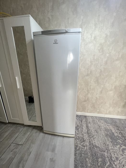 продам морозильник. вместительный