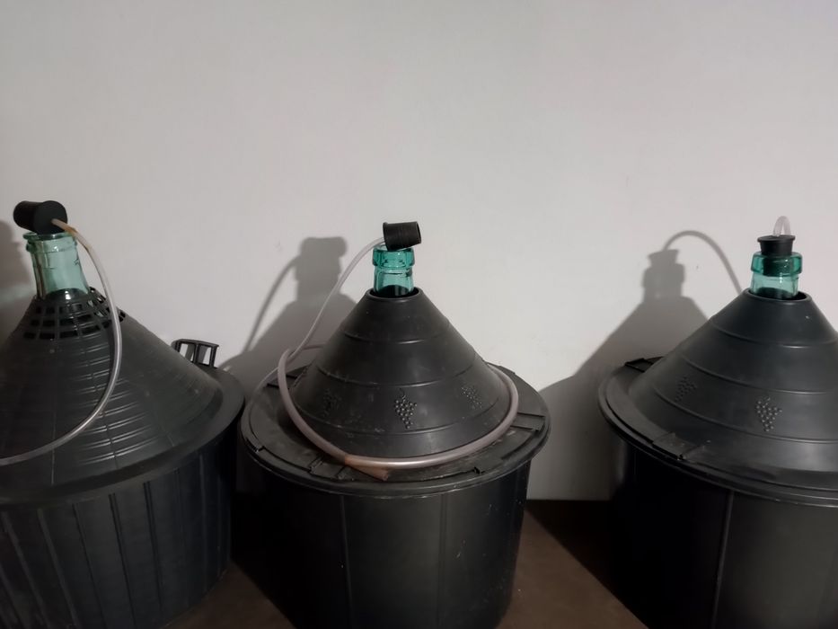 Damigeană cu coș de 50 litri!!!