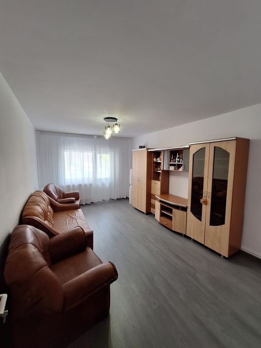 Apartament cu 3 camere de vânzare