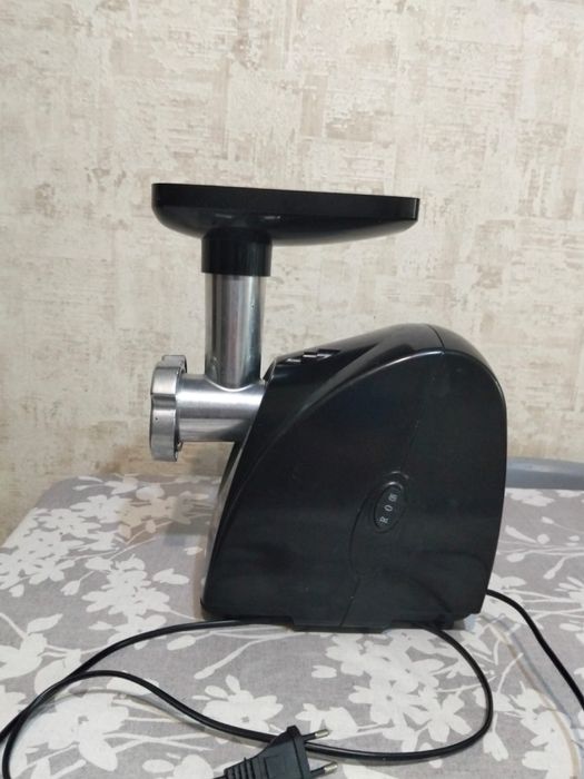 Продам электромясорубку