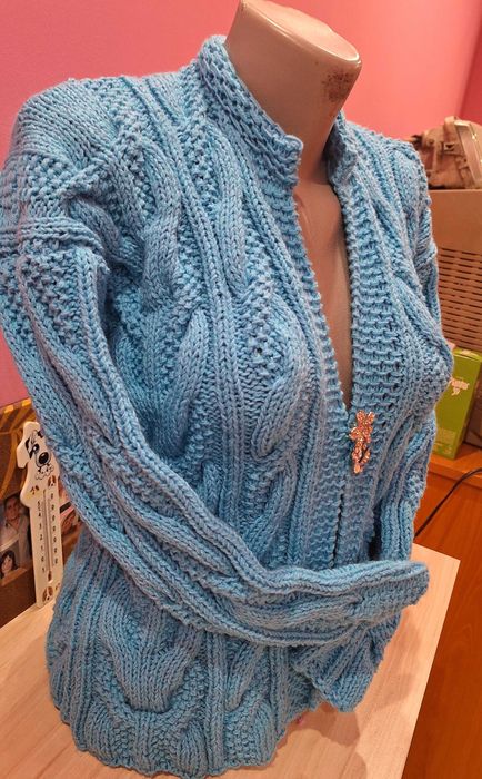 Ръчно плетена къса жилетка