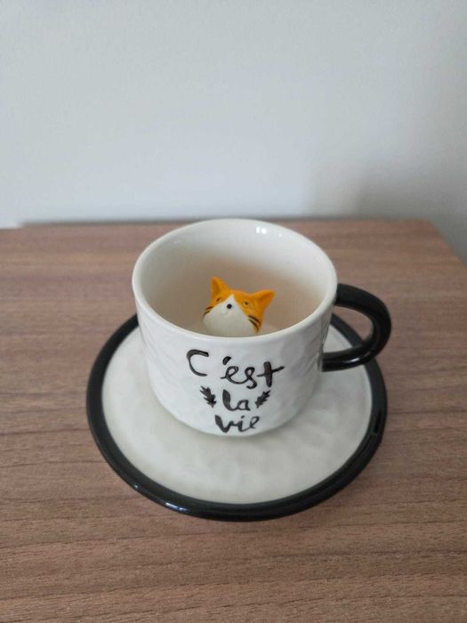 Ceasca cu farfurie cu pisica 3D