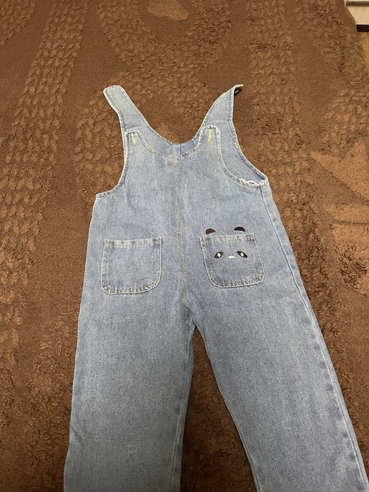 Продам джинсовый комбинезон