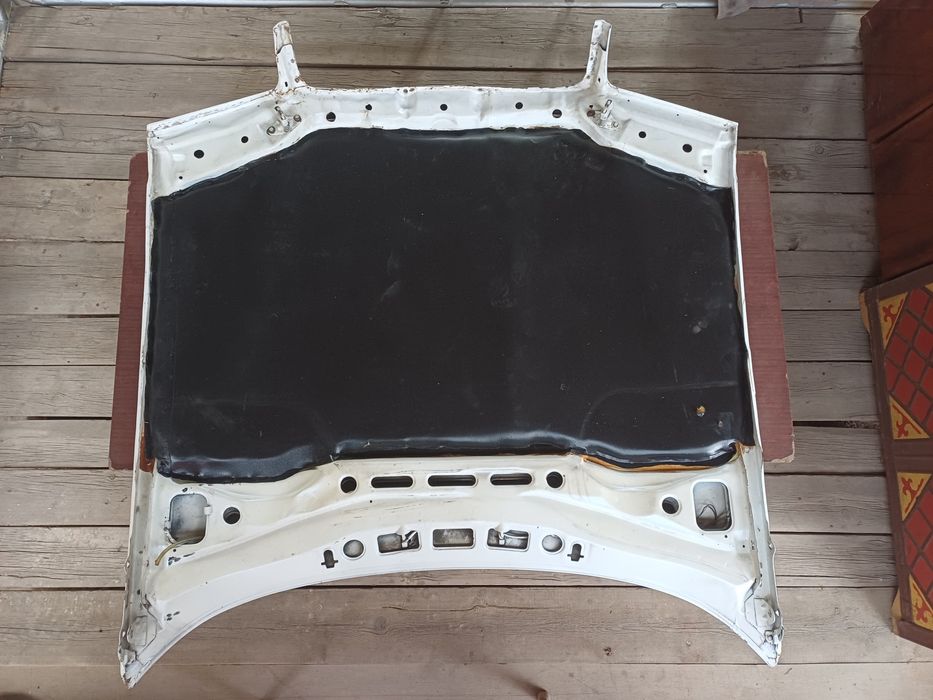 Продам капот на Мерседес W126.