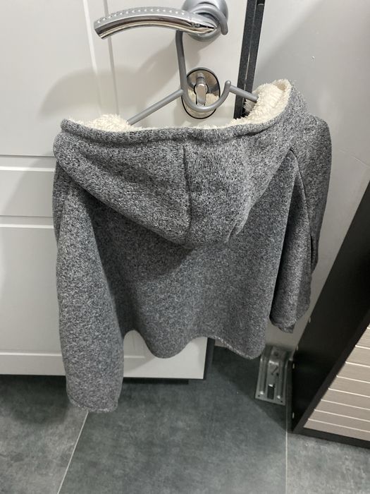 Продается теплая кофта.