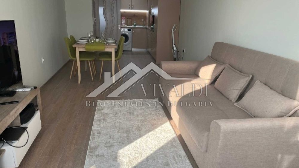 Дава се под наем Двустаен апартамент в к.к. Св.Св. Константин и Елена - 65 кв.м за 750 € - Снимка #1