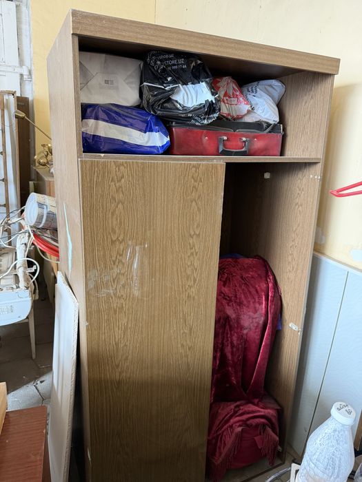 Шкаф йигиладиган эшиги бор олиб куйилган