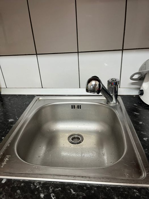 Vand chiuveta inox cu robinet inclus