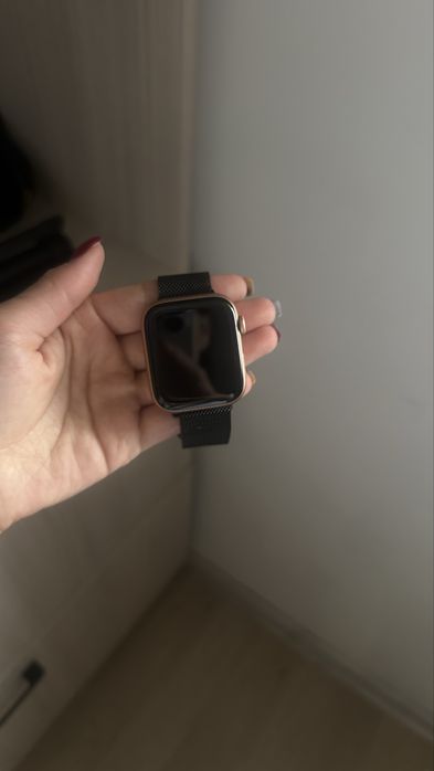 Apple watch SE Gold Alumnium Case