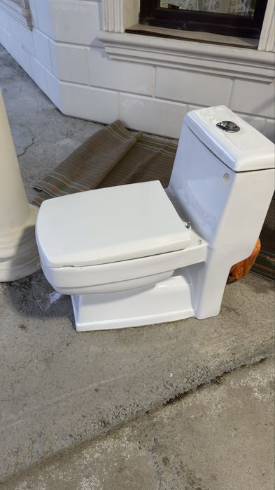 Унитаз б/у в хорошем состояний