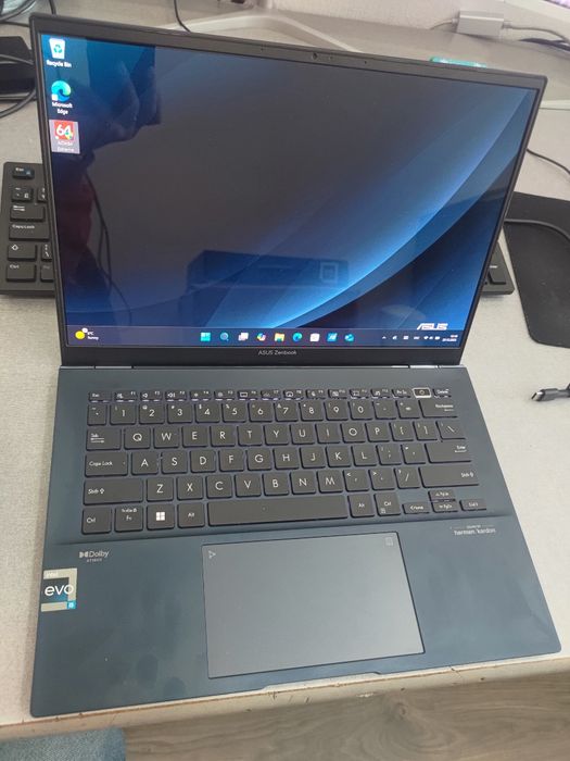 ASUS ZenBook OLED (Q409ZA)| i5 12th | 8 (DDR5) RAM | 256 nvme