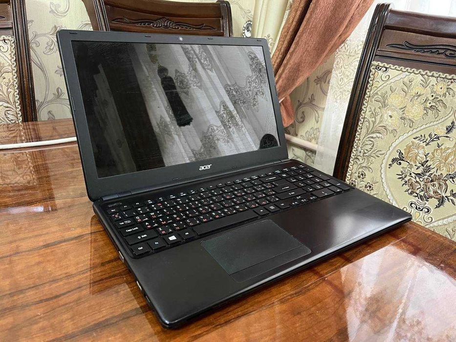 Acer noutbuki sotiladi 900 000 so'm