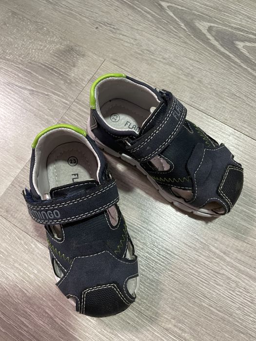 Продам детскую обувь сандали