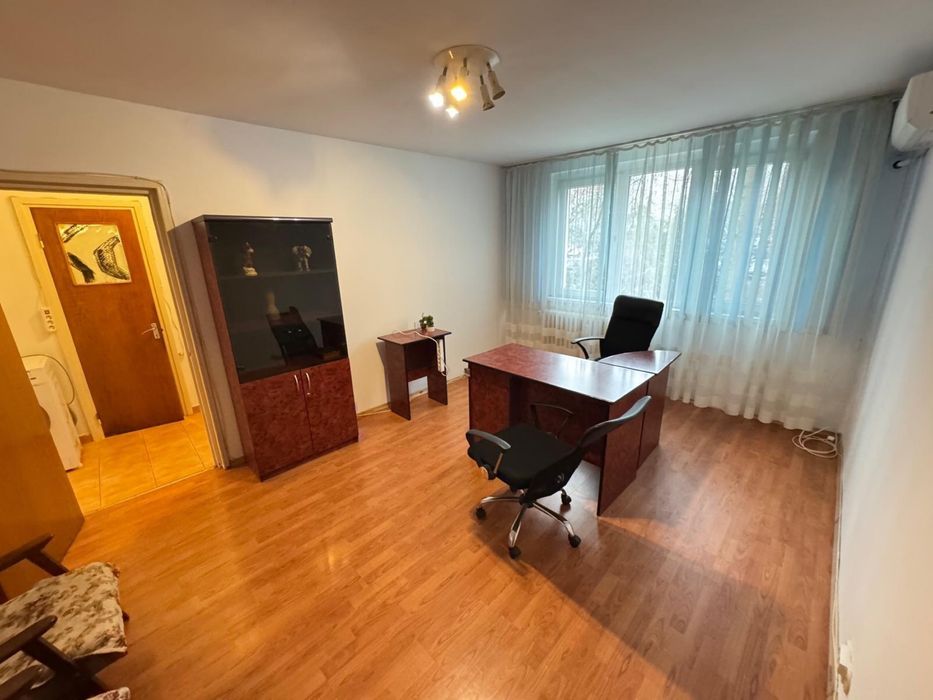 Resedinta/spatiu comercial -pozitie excelenta-metrou 1 decembrie