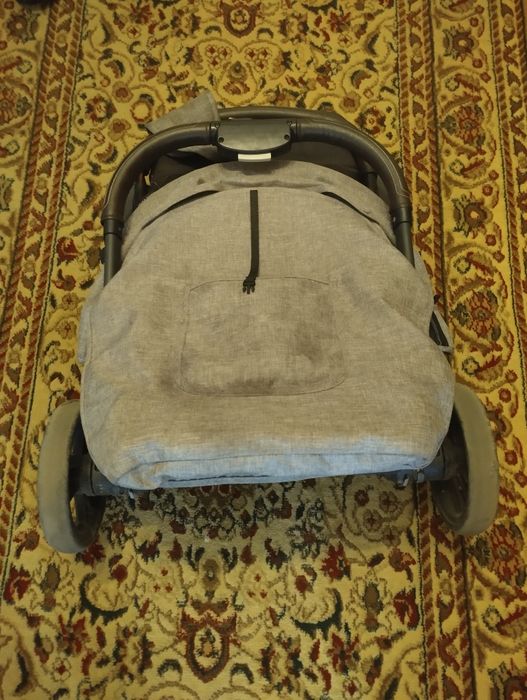 Стульчик для кормления + прогулочная коляска