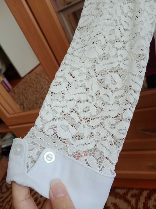 Продам школьную блузку бу