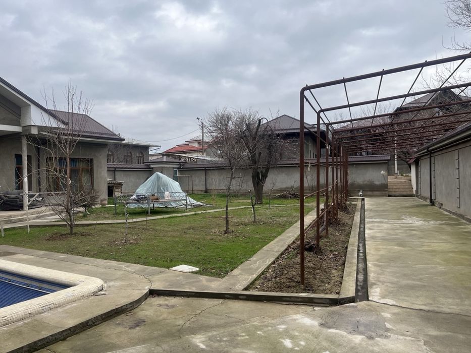 Uy hovli Yunusobod 5+2 sotix