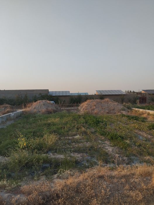 Yer sotiladi yangi ariqda
