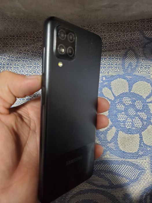 Samsung a12 telefoni
